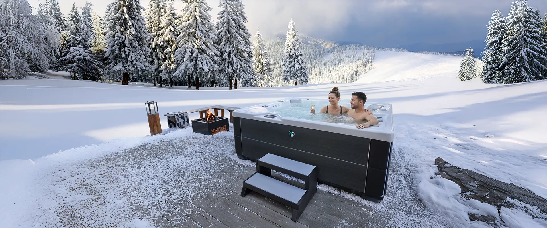 Jacuzzi zimą – jak cieszyć się gorącą kąpielą na mrozie