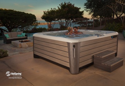 Wanna spa Grandee NXT w ogrodzie