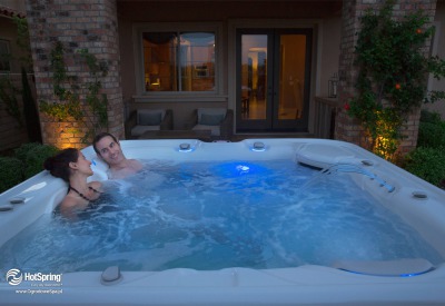 Kąpiel w Jacuzzi ogrodowe Envoy