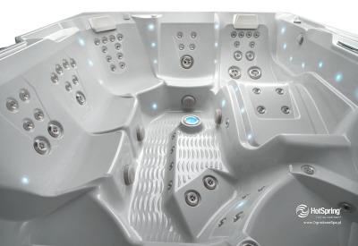 Piękna niecka w jacuzzi ogrodowym Prism