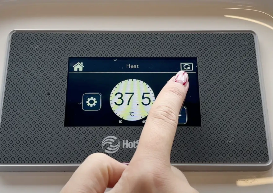 Sterowanie wanną spa Hot Spring z kolekcji Highlife 2024